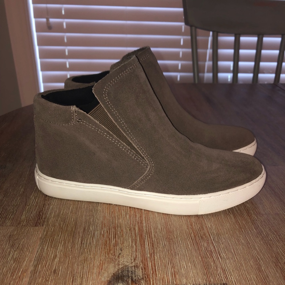 Kenneth Cole Suede Kalvin Slip-on Tennis Sz 6